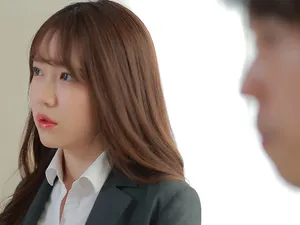 Con gái dụ dỗ bố dượng không được nên nhờ cô bạn thân giúp”