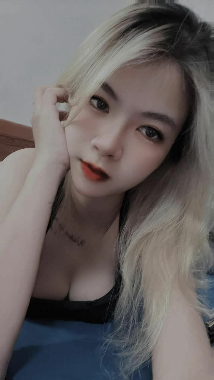 Sex vn hot girl thủ dâm bằng sextoy size châu Âu